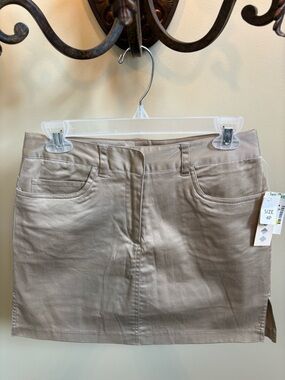 NWT Beige skort